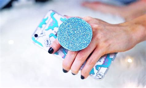 Never Drop Your Phone Again With This DIY Pop Socket - DIY Projects for