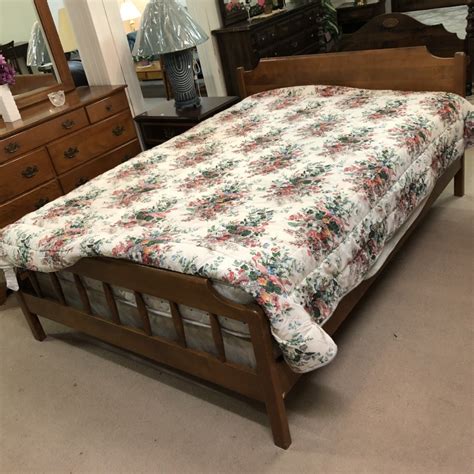 Explore antique beds and bedroom sets from the 1950s to now. Complete Sets: Ethan Allen, Cherry, 3 Piece Full Bedroom Set