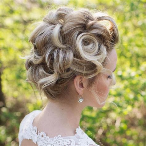 Cute and easy hairstyles, makeup, beauty and fashion tips. Wedding Guest Hairstyles in 2020- Top 10 Easy Ideas - Imagup