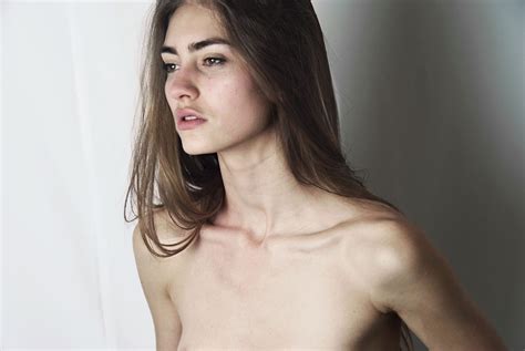 Wallpaper Menghadapi Wanita Model Rambut Panjang Bahu Telanjang