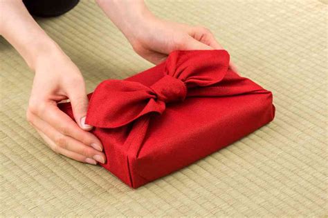 connaissez vous le furoshiki un art japonais qui permet de créer des emballages cadeaux zéro