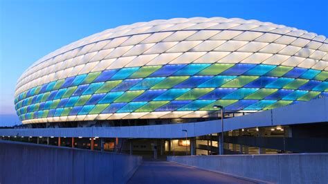 Allianz arena is lit up in red when bayern munich plays, in blue when 1860 munich plays, and in white when in use by the german national team. Munich to apply for 2021 Champions League final - Allianz Arena (EN)