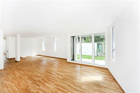 Unser haus ist zu groß, um mit einem router in alle ecken zu kommen, das heißt wir haben verschiedene lösungen (powerline, repeater) ausprobiert und keine wirklich guten ergebnisse gehabt, so dass wir jetzt doch wieder kabel im haus liegen haben. Wohnen im Alter - wenn das Haus zu groß wird - STADTTEIL NEWS