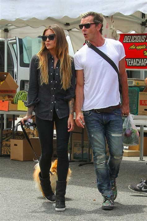 Die beiden können kaum die hände von einander lassen. Sophia Thomalla and Gavin Rossdale Shopping in Studio City ...