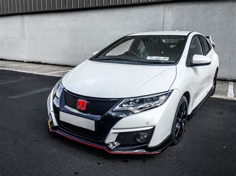 Sharper shifting through its six gears, the civic type r's manual transmission provides you with the most invigorating acceleration ever. Lip frontal Honda Civic FK2 Type-R