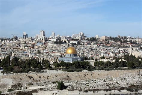 Sejarah masjid al aqsa telah melewati berbagai masa dan bermacam penguasa. Sejarah Masjid Al Aqsa di Palestina, Tempat Suci Bagi ...