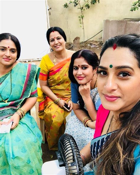 Rupa Lakshmi Vaishnava Sri On Instagram “shooting Time 😍🤗😊” Aunty In Saree Women Amala Paul Hot