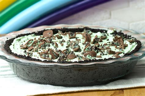 NO-BAKE OREO MINT CHOCOLATE CANDY PIE