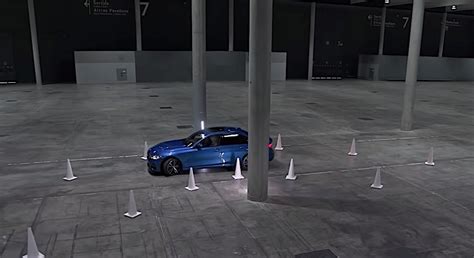 The reversing assistant supports you when reversing out of narrow lanes. How the BMW Reversing Assistant Works - autoevolution