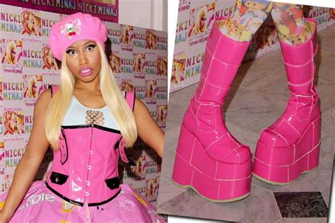 Nicki Minaj Dresses Up As An Insane Barbie Doll At London Record Signing Mirror Online