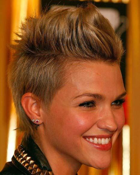 We were inspired by the faux bob from a real bride who wore her hair long for the ceremony and can you believe that's the same hair length? Short hair - faux hawk | Hair | Pinterest