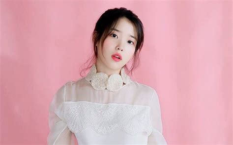 I don't own the music in this video. IU Bicara dari Hati ke Hati dengan Adik, Bikin Nangis Saat ...