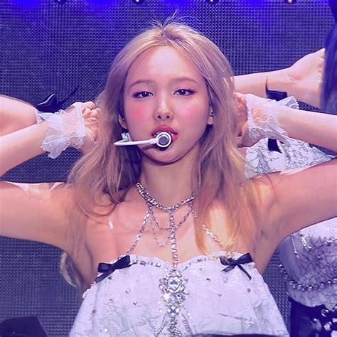 Nayeon Lesbian Protector On Twitter This Blonde Concert Nayeon Lwmtowa9as