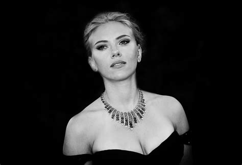 Scarlett Johannson Is Esquires Sexiest Woman Alive For 2013 Sun Sentinel