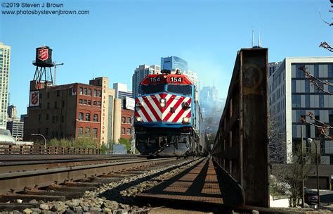 Metra F40ph 154 Heading Out On The Cnw Harvard Subdivision