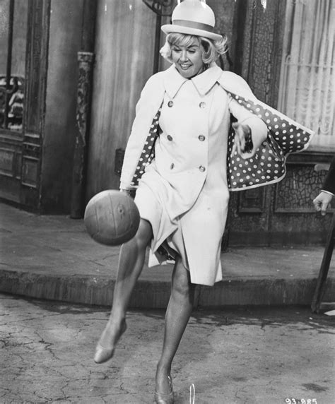 Doris Day Les Brown Singing In The Rain She Is Gorgeous She Movie