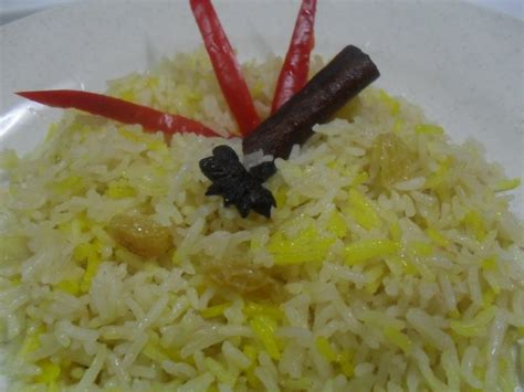 Masukkan kayu manis, buah pelaga dan bunga lawang. AZLINA @ TERMINAL HIJRAH: NASI MINYAK PLANTA BERKISMIS