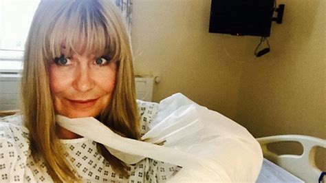 Weather Girl Sian Lloyd Reveals Shes Broken Her Wrist After Stupid