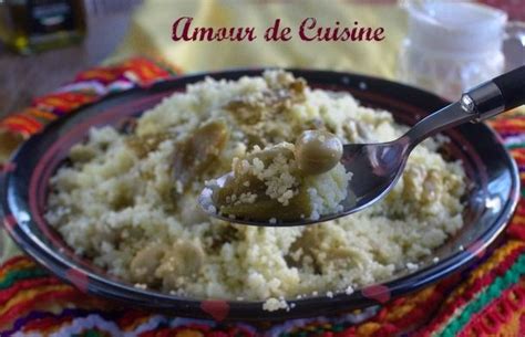Pour le couscous, arroser d'eau froide, puis imbiber bien avec vos mains, ensuite verser de l'huile d'olive. Couscous aux fèves et huile d'olive-aghmoudh - Amour de ...