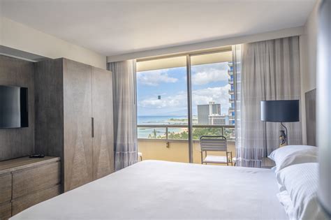 Embassy Suites Waikiki King Premium Ocean View Wayfarer