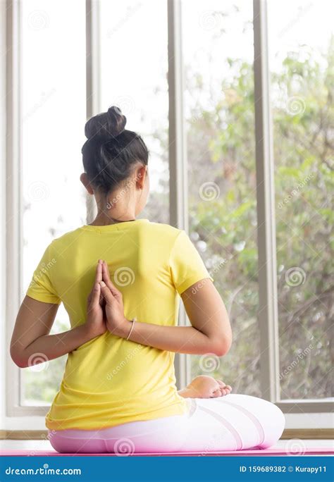 Asian Female Yoga Teacher Wearing A Yellow Shirt Is Free Nude Porn Photos