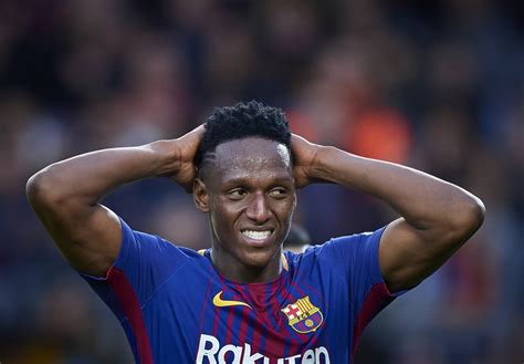 Yerry mina plays the position defence, is 26 years old and 189cm tall, weights 72kg. Barcelona: Yerry Mina to join Everton in €32 million deal