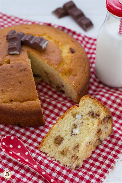 La ricetta è quella classica dei muffin con l'aggiunta del cioccolato fuso e a. TORTA con BARRETTE Kinder cioccolato - Senza burro Ricetta ...