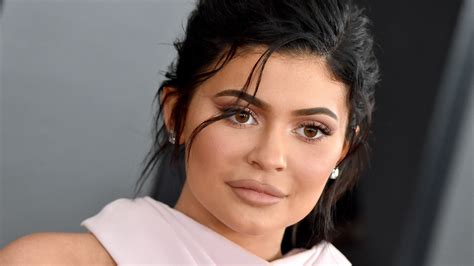 Kylie Jenner Reveals New Blunt Bob Haircut — See Video Allure