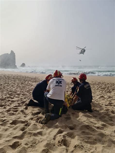 Resgatado Homem Após Queda Numa Arriba Na Praia Da Ursa Em Sintra