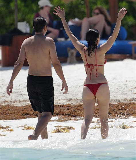 Brunette Actress Carla Gugino Shows Her Milf Body At A Fancy Beach