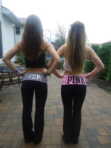 Yoga Pants Outfits 18 Ways To Wear Yoga Pants For Chic Look Pink Outfits Victoria Secret Pink