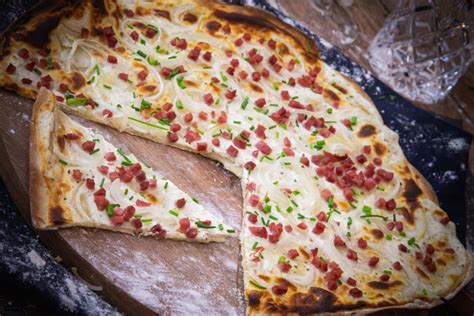 Flammkuchen Elsässer Art mit Speck Zwiebeln