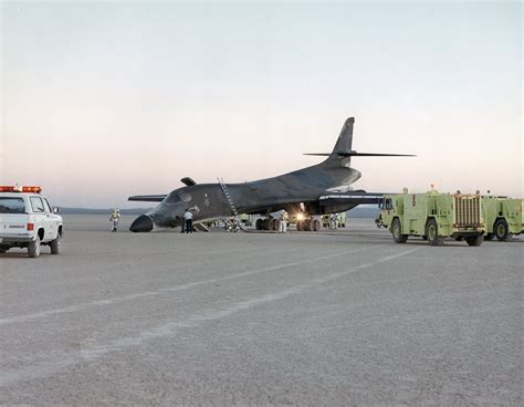 That Time A B 1b Lancer Bomber Performed A Crash Landing On Rogers Dry