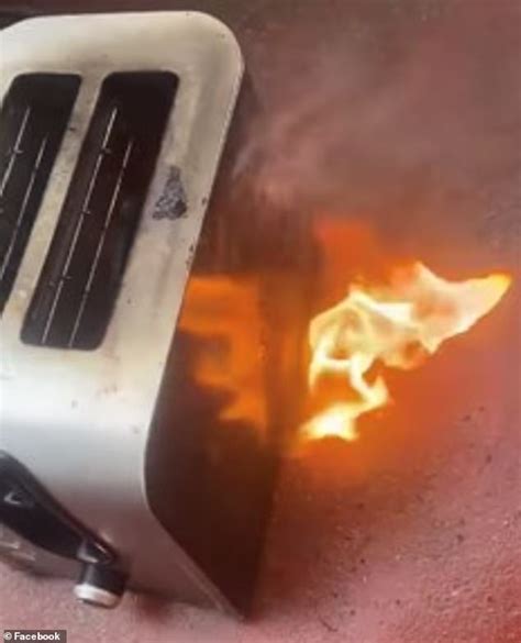 Mans Warning After His 20 Kmart Toaster Sparks Huge Kitchen Fire Daily Mail Online