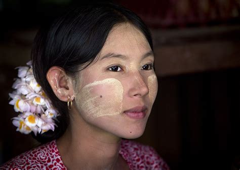 Beautiful Burmese Woman Ngapali Myanmar © Eric Lafforgue Flickr