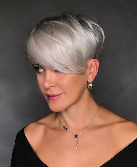 You will flatter with this tousled cropped cut. 70 Overwhelming Ideas for Short Choppy Haircuts | Short choppy haircuts, Choppy haircuts, Short ...