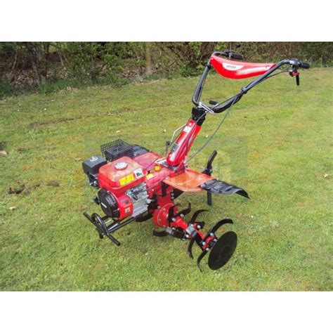 Prezentowana glebogryzarka benzynowa hecht 7100 set oferowana w praktycznym zestawie jest idealna do wszechstronnej. Бензинова мотофреза/култиватор HECHT 7100 /5.1 kW, 7 HP ...