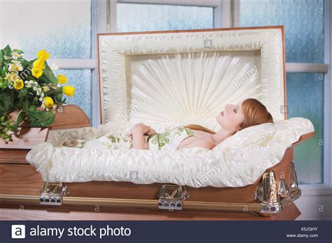 Beautiful Girls In Their Caskets How Once Upon A Time Is Like Lost