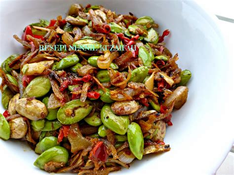 Sambal cili api bilis petai segenggam cili 1 biji bawang merah 3 ulas bawang putih 1 biji tomato resepi sambal tumis ikan bilis petai. RESEPI NENNIE KHUZAIFAH: Sambal petai ikan bilis