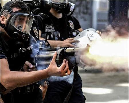 Turkish Police Fire Tear Gas To Break Up Istanbul Kurdish Protest
