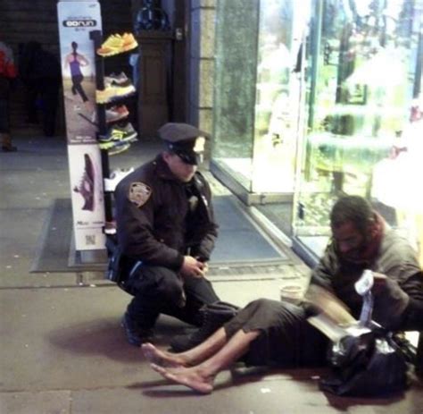 New York Obdachloser Will Schuhe Des Polizisten Nicht Tragen Welt