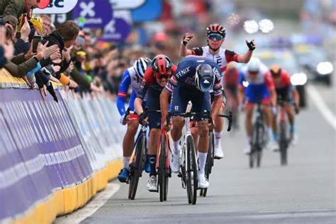 tour of flanders the ultimate guide to the ronde van vlaanderen one day cycling race