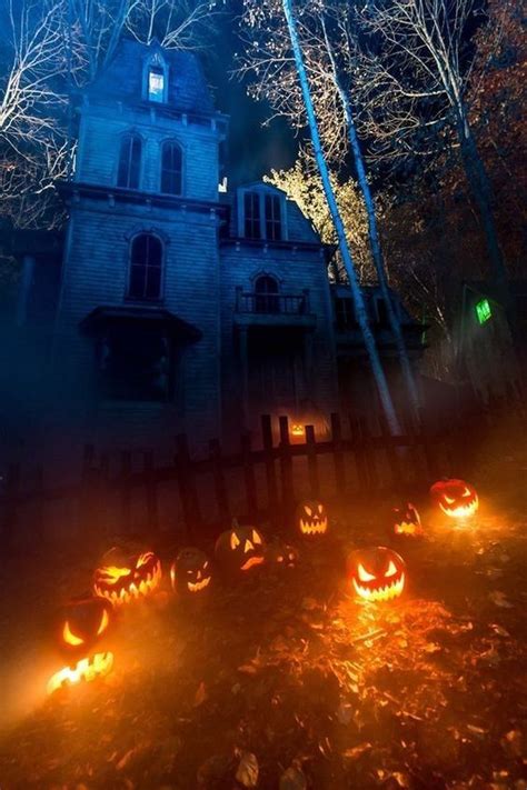 18 Spooky Lighting Ideas For Halloween Night 2019 Halloween House