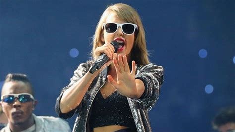 Taylor Swift Is Being Challenged Over The Words In Shake It Off Bbc Newsround