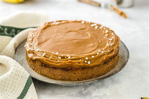 Die süße milch kannst du auch vegan zubereiten. Bananen Karamell Kuchen (Poke Cake) mit Karamell aus ...