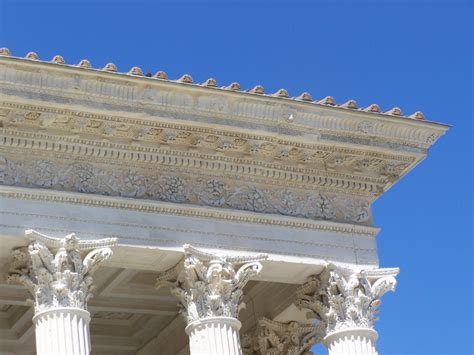 Le carre d art de nimes une architecture antique et. El Templo romano de Maison Carrée - Ser Turista