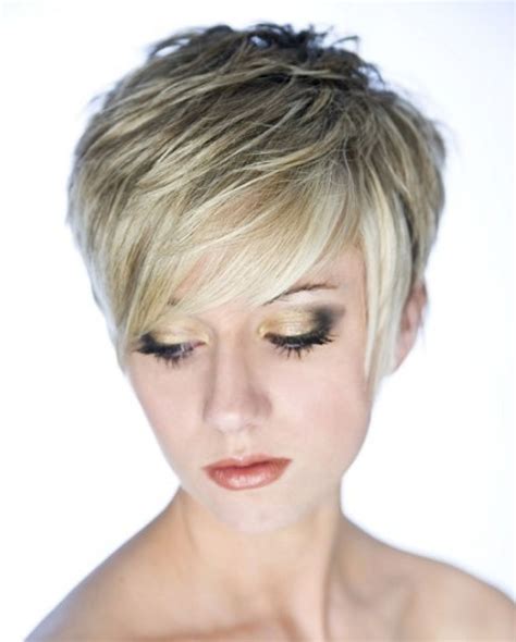 The main complaints i hear from my clients are that they want their fine hair to appear thicker, and they don't want it to fall flat as quickly, says hairstylist cash lawless, who works with celebs like. Short Choppy Hairstyles For Thick Hair: Beautiful Looked ...