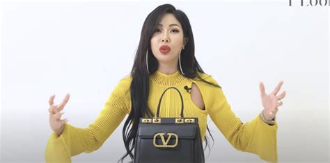 Jessi Shows Off The Item She Always Keeps In Her Bag—and Its A T