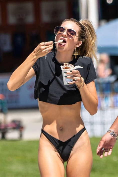 Rachel Mccord In A Black Bikini Was Seen At Venice Beach Celeb Donut