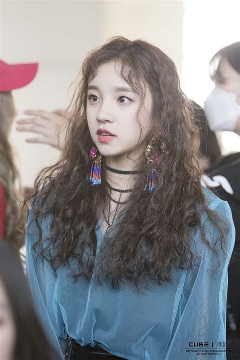 G I Dle Yuqi Straight Hair Or Curly Wavy Hair Allkpop Forums